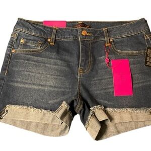 CELEBRITY PINK sz 9 Juniors Jean Shorts Stretchy Cuffed Frays Short Medium NWT